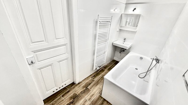 3+KK/75m2/společný balkon/ Praha1/Staré Město/U milosrdných/částečně zařízen