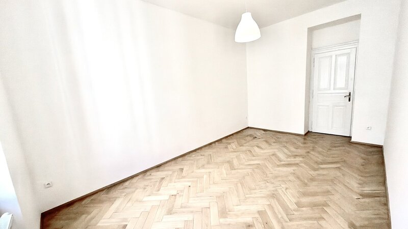 3+KK/75m2/společný balkon/ Praha1/Staré Město/U milosrdných/částečně zařízen