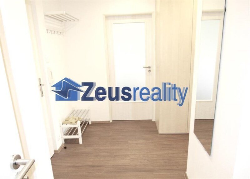 2+1/2xbalkon/61m2/Praha 5/Hlubočepy/Prosluněná/samostatné pokoje/po rekonstrukci/částečně zařízen