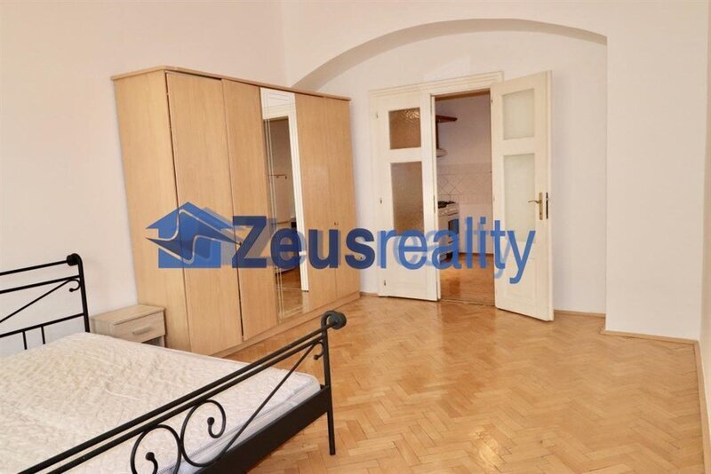 1+1/balkon/48m2/Lípová/Nové Město/Praha 2/zařízen/u metra a tramvaje