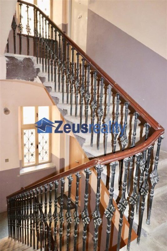 1+1/balkon/48m2/Lípová/Nové Město/Praha 2/zařízen/u metra a tramvaje