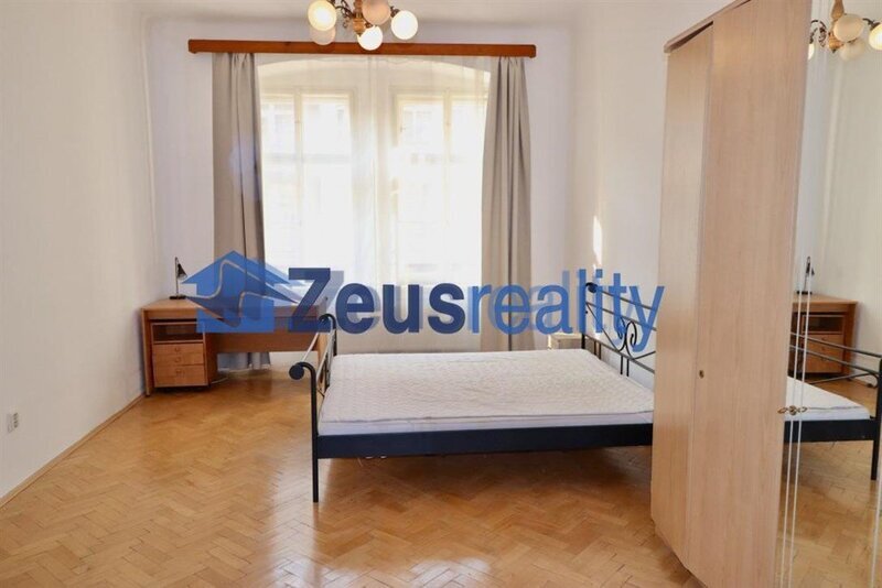1+1/balkon/48m2/Lípová/Nové Město/Praha 2/zařízen/u metra a tramvaje