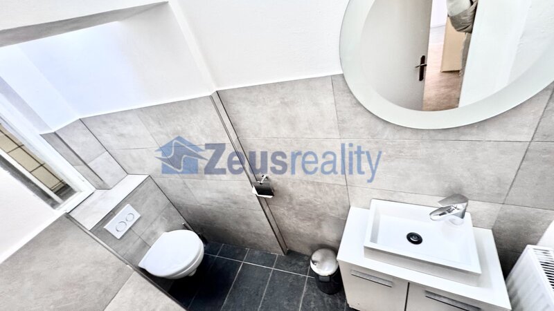 Kanceláře/3 místnosti/hala/55m2/po rekonstrukci/Praha 1/Jeruzalémská/Nové Město