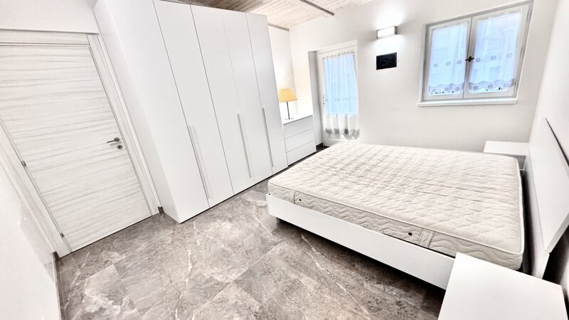 1+1/42m2/balkon/Plzeňská/Praha 5/Smíchov/zařízen komplet