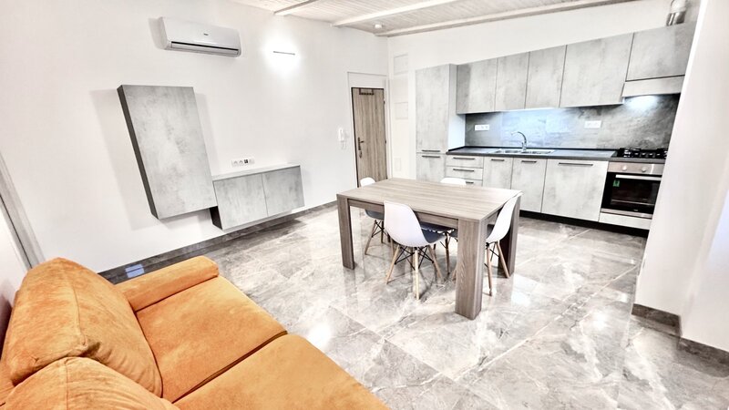 1+1/42m2/balkon/Plzeňská/Praha 5/Smíchov/zařízen komplet