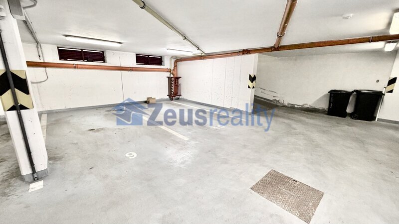 2+KK/šatna/balkon/59m2/Ke stírce/Kobylisy/Praha 8/garážového stání/částečně zařízen