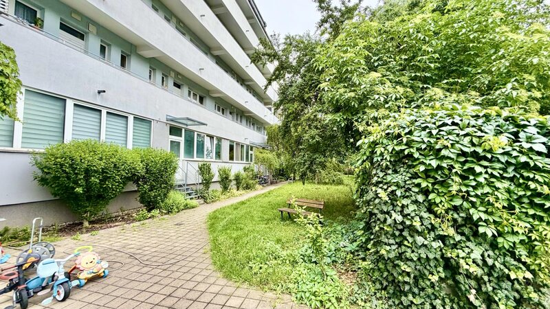 2+1/42m2/Praha 7/Holešovice/Osadní/po rekonstrukci/zařízen částečně/