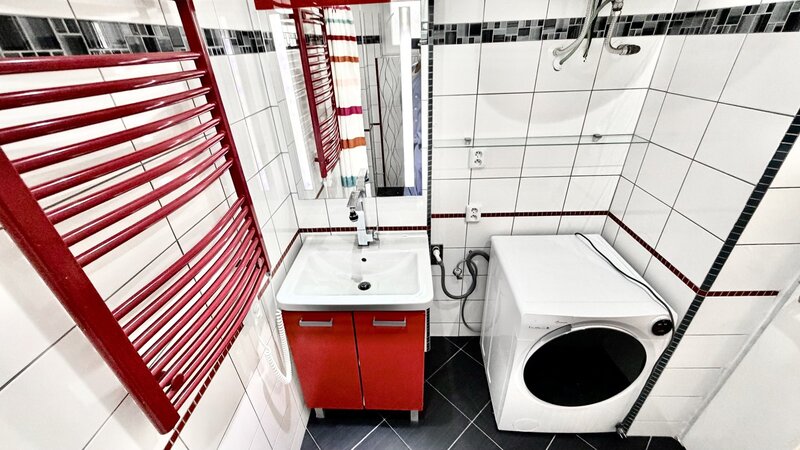 2+1/42m2/Praha 7/Holešovice/Osadní/po rekonstrukci/zařízen částečně/