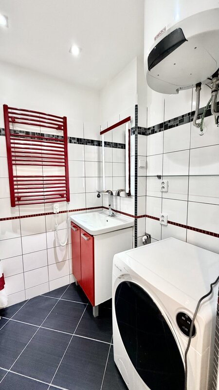 2+1/42m2/Praha 7/Holešovice/Osadní/po rekonstrukci/zařízen částečně/