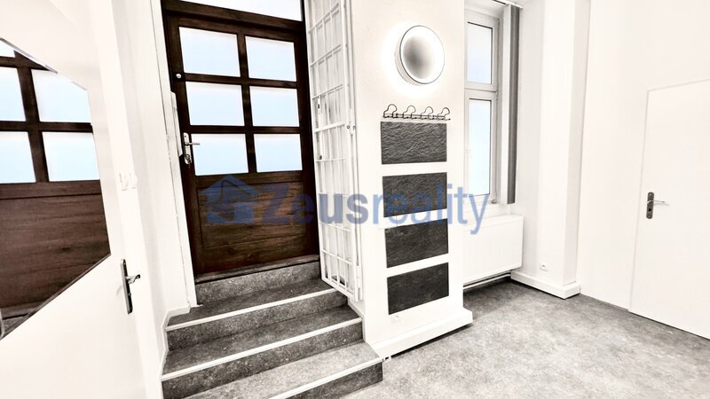 Kanceláře/3 místnosti/hala/55m2/po rekonstrukci/Praha 1/Jeruzalémská/Nové Město