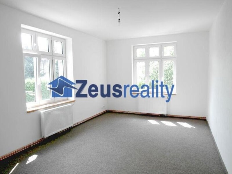 Kanceláře/4místnosti/hala/2xskládek/120m2/po rekonstrukci/Praha 10/Strašnice/Nad vodovodem