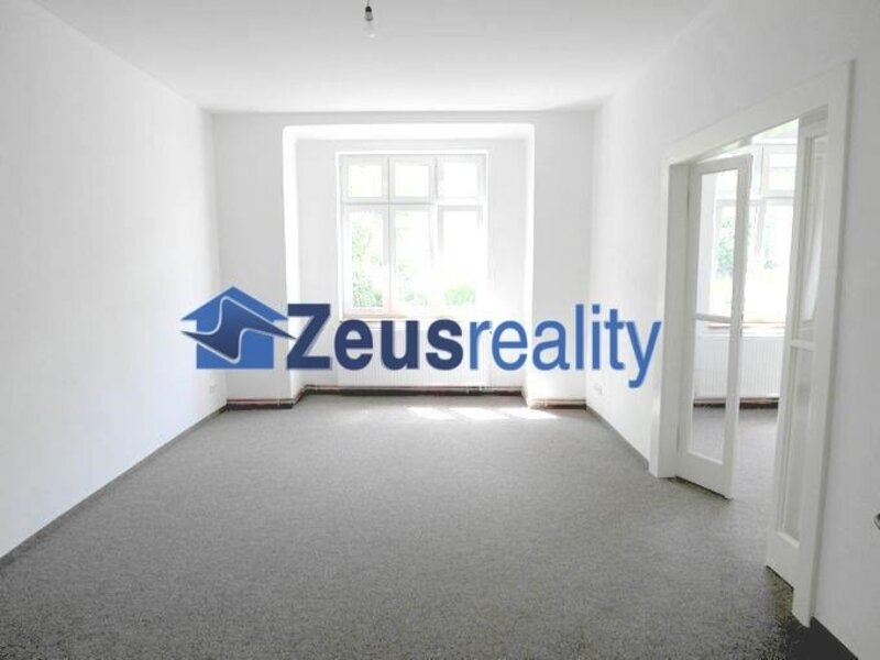 Kanceláře/4místnosti/hala/2xskládek/120m2/po rekonstrukci/Praha 10/Strašnice/Nad vodovodem