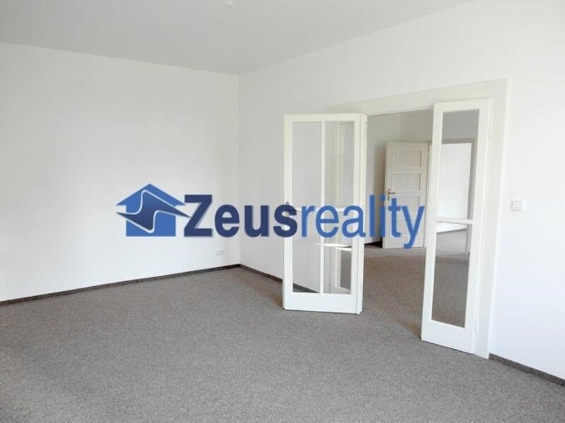 Kanceláře/4místnosti/hala/2xskládek/120m2/po rekonstrukci/Praha 10/Strašnice/Nad vodovodem