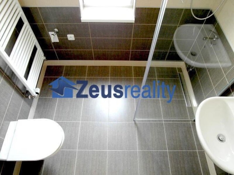 Kanceláře/4místnosti/hala/2xskládek/120m2/po rekonstrukci/Praha 10/Strašnice/Nad vodovodem