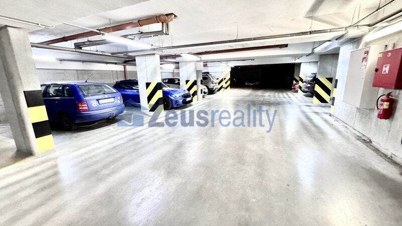 Garážové stání/18m2/Praha 9/Vysočany/Ocelářská/