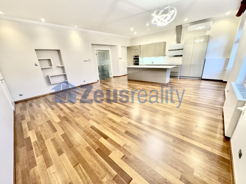 3+1/140m2/balkon/Platnéřská/Staré město/Praha 1/zařízen částečně