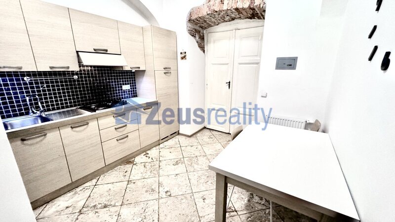 1+1/32m2/balkon/Praha 5/ Smíchov/Plzeňská/zařízen/U METRA stanice Anděl/po rekonstrukci/