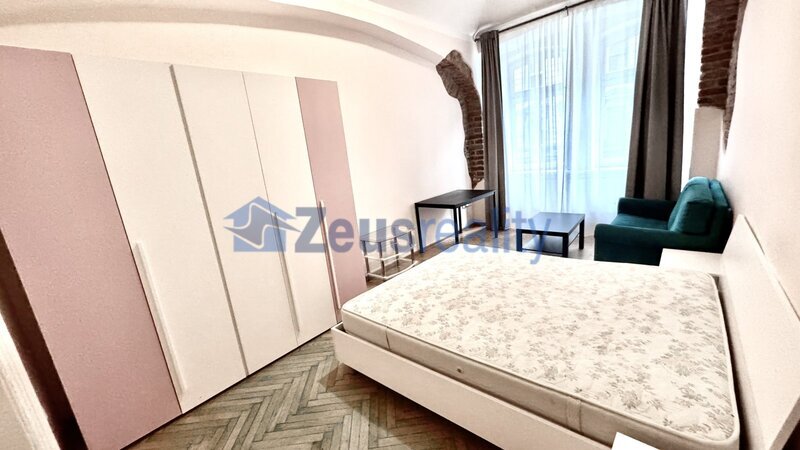 1+1/32m2/balkon/Praha 5/ Smíchov/Plzeňská/zařízen/U METRA stanice Anděl/po rekonstrukci/