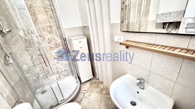 1+1/32m2/balkon/Praha 5/ Smíchov/Plzeňská/zařízen/U METRA stanice Anděl/po rekonstrukci/