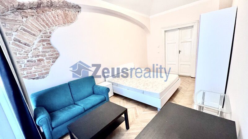1+1/32m2/balkon/Praha 5/ Smíchov/Plzeňská/zařízen/U METRA stanice Anděl/po rekonstrukci/