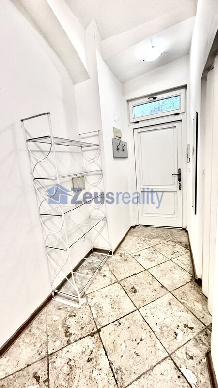 1+1/32m2/balkon/Praha 5/ Smíchov/Plzeňská/zařízen/U METRA stanice Anděl/po rekonstrukci/