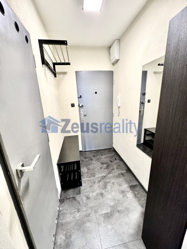 2+1/balkon/55m2/komora/Třeboradická/Praha 8/Kobylisy/vybaven