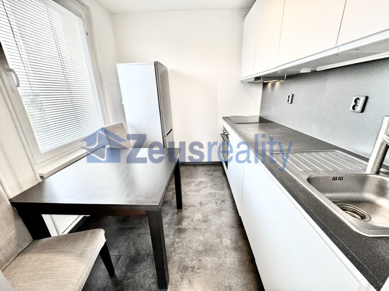 2+1/balkon/55m2/komora/Třeboradická/Praha 8/Kobylisy/vybaven