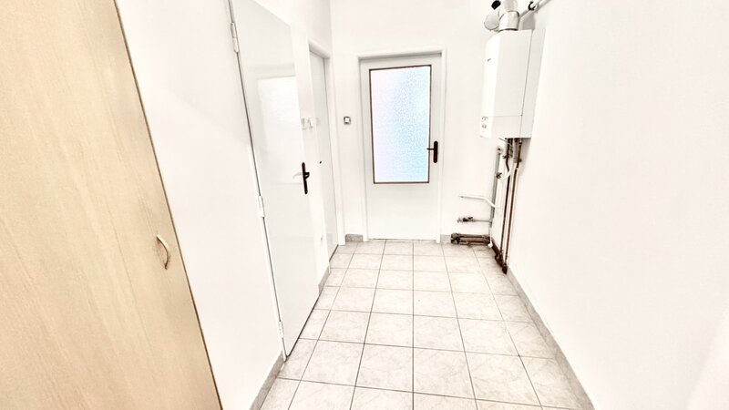 2+KK/73m2/Roztoky/Tiché údolí/částečně zařízen/zahrada/sklep/parkování na pozemku