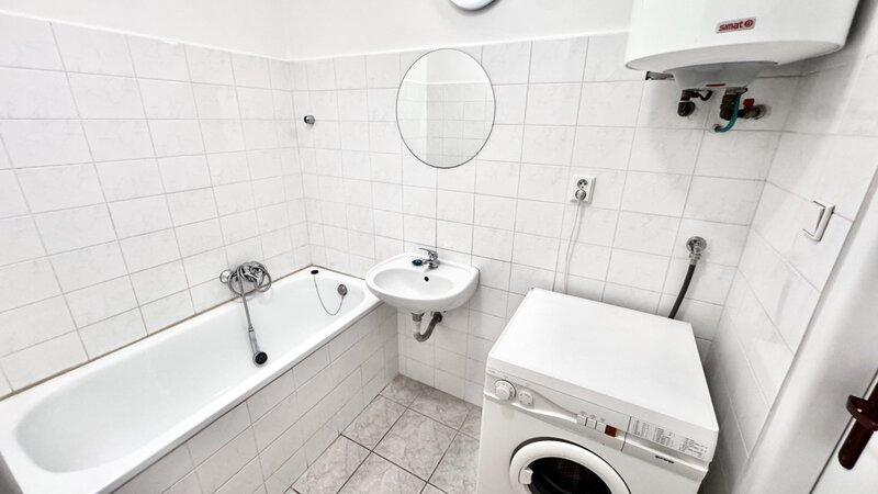 2+KK/73m2/Roztoky/Tiché údolí/částečně zařízen/zahrada/sklep/parkování na pozemku