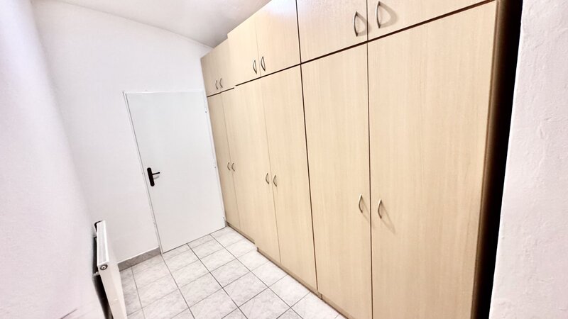 2+KK/73m2/Roztoky/Tiché údolí/částečně zařízen/zahrada/sklep/parkování na pozemku