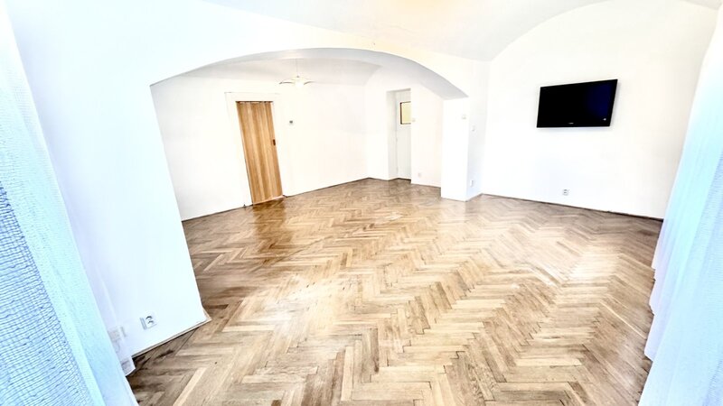 2+KK/73m2/Roztoky/Tiché údolí/částečně zařízen/zahrada/sklep/parkování na pozemku