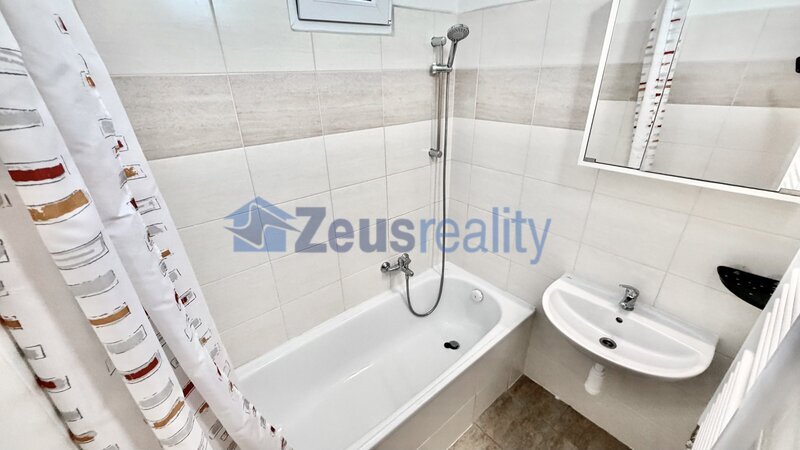 2+KK/58m2/balkon/2xkomora/Praha 2/Vinohrady/Vinohradská/u metra/část.zařízen/