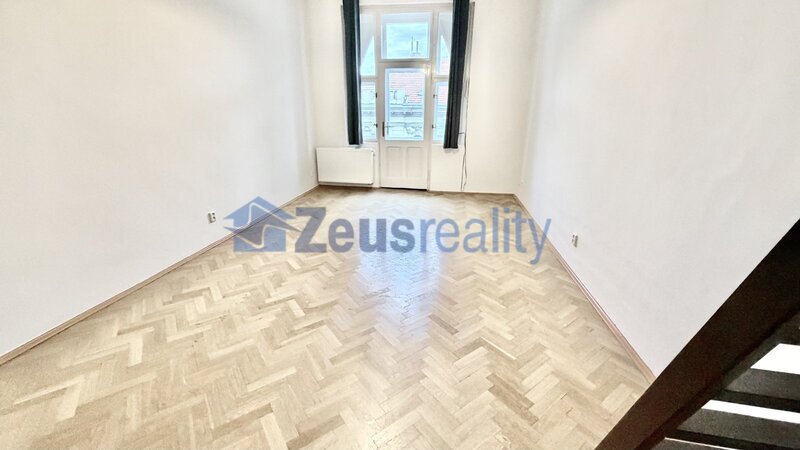 2+KK/58m2/balkon/2xkomora/Praha 2/Vinohrady/Vinohradská/u metra/část.zařízen/