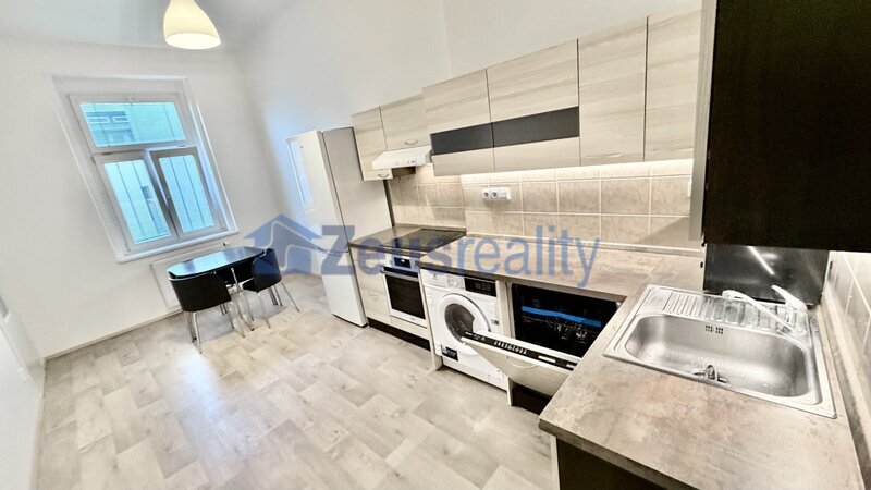 2+KK/58m2/balkon/2xkomora/Praha 2/Vinohrady/Vinohradská/u metra/část.zařízen/