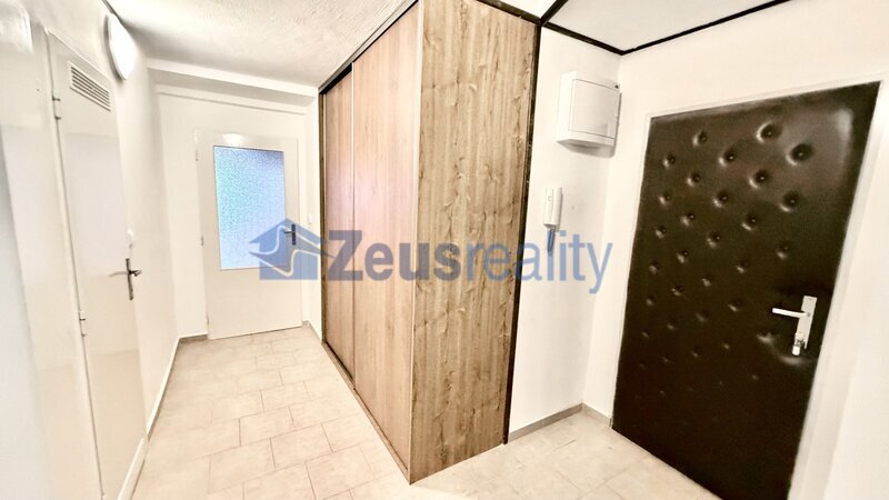2+KK/58m2/balkon/2xkomora/Praha 2/Vinohrady/Vinohradská/u metra/část.zařízen/