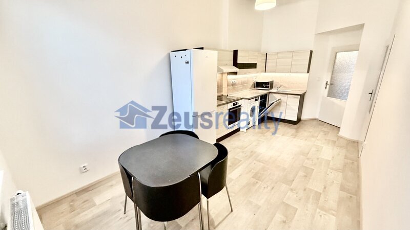 2+KK/58m2/balkon/2xkomora/Praha 2/Vinohrady/Vinohradská/u metra/část.zařízen/