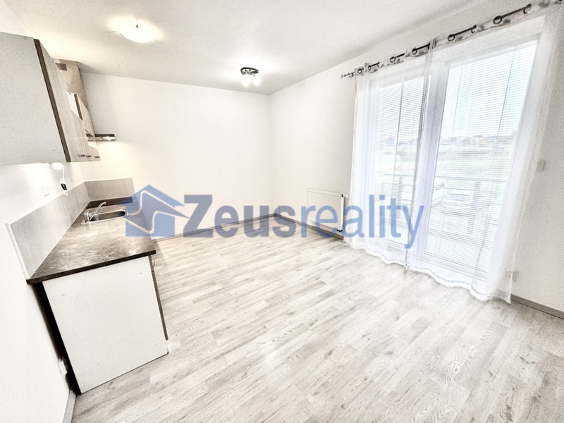 1+1/39m2/balkon/sklep/garážové stání/Říčany/Na výšině/částěčně vybaven/novostavba