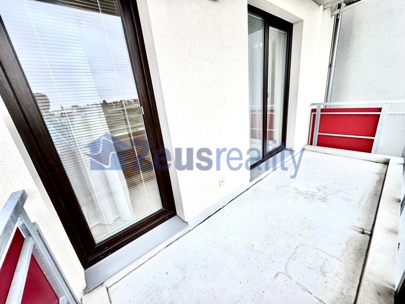1+1/39m2/balkon/sklep/garážové stání/Říčany/Na výšině/částěčně vybaven/novostavba