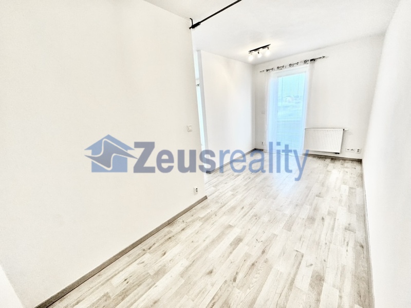1+1/39m2/balkon/sklep/garážové stání/Říčany/Na výšině/částěčně vybaven/novostavba