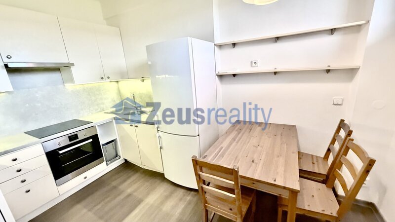 2+KK/42m2/Praha 7/Holešovice/Osadní/po rekonstrukci/zařízen částečně/