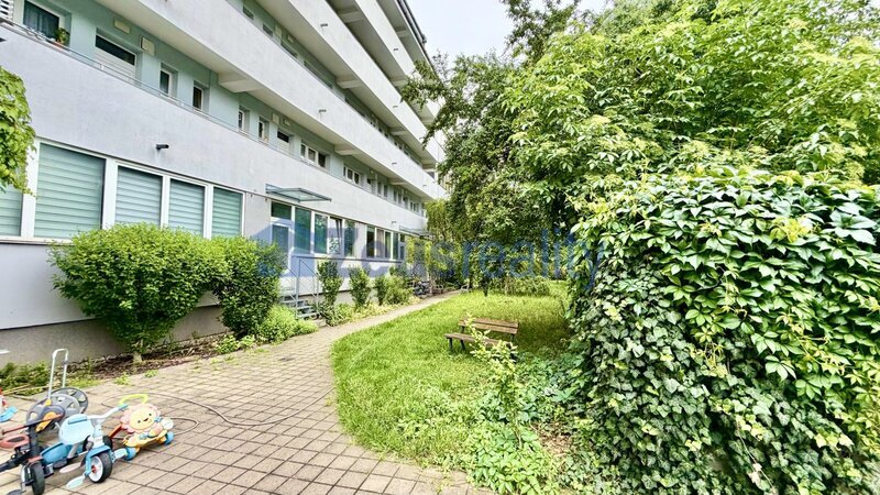 2+KK/42m2/Praha 7/Holešovice/Osadní/po rekonstrukci/zařízen částečně/