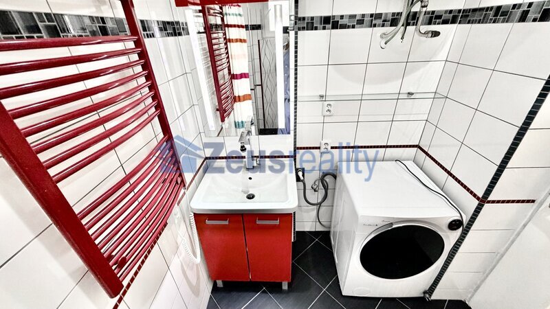 2+KK/42m2/Praha 7/Holešovice/Osadní/po rekonstrukci/zařízen částečně/