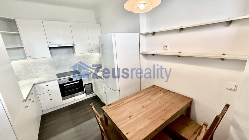 2+KK/42m2/Praha 7/Holešovice/Osadní/po rekonstrukci/zařízen částečně/