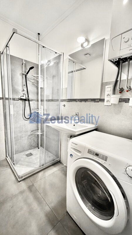 1+1/56m2/společný balkon/Plzeňská/Praha 5/Smíchov/zařízen komplet