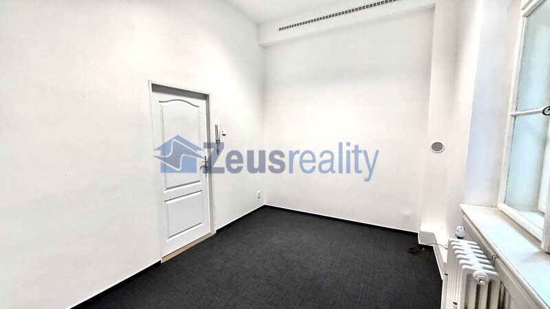 Kancelář/balkon/10m2/Praha 1/Kaprova/Staré město/nezařízeno