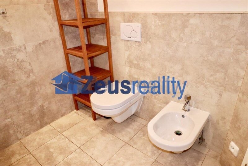 2+KK/šatna/balkon/88m2/Břevnov/8.listopadu/Praha 6/garážového stání/zařízen komplet/novostavba