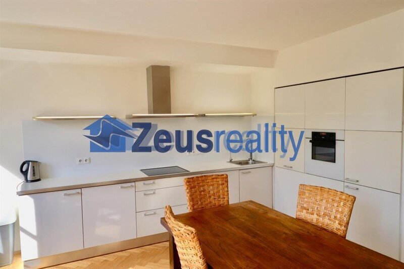 2+KK/šatna/balkon/88m2/Břevnov/8.listopadu/Praha 6/garážového stání/zařízen komplet/novostavba