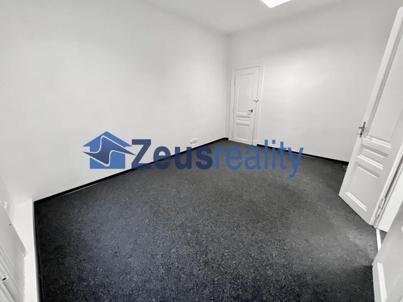 Kancelář/42,92m2/balkon/2místnosti/Kaprova/Praha 1/