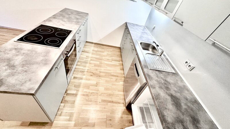 2+1/84m2/terasa s předzahrádkou 45m2/parkovací stání/Praha 5/Smíchov/Na Popelce/částečně zařízen/nov