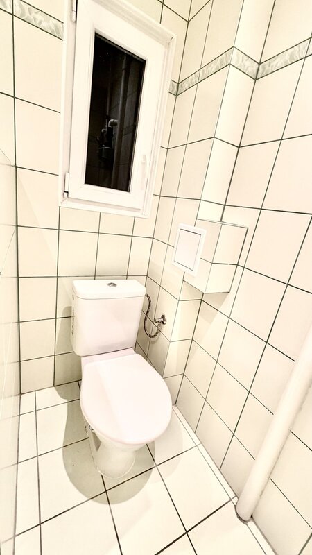 1+1/komora/50m2/Praha 4/Michle/Pelhřimovská/dva samostatné pokoje/po rekonstrukci/částečně zařízen/u metra